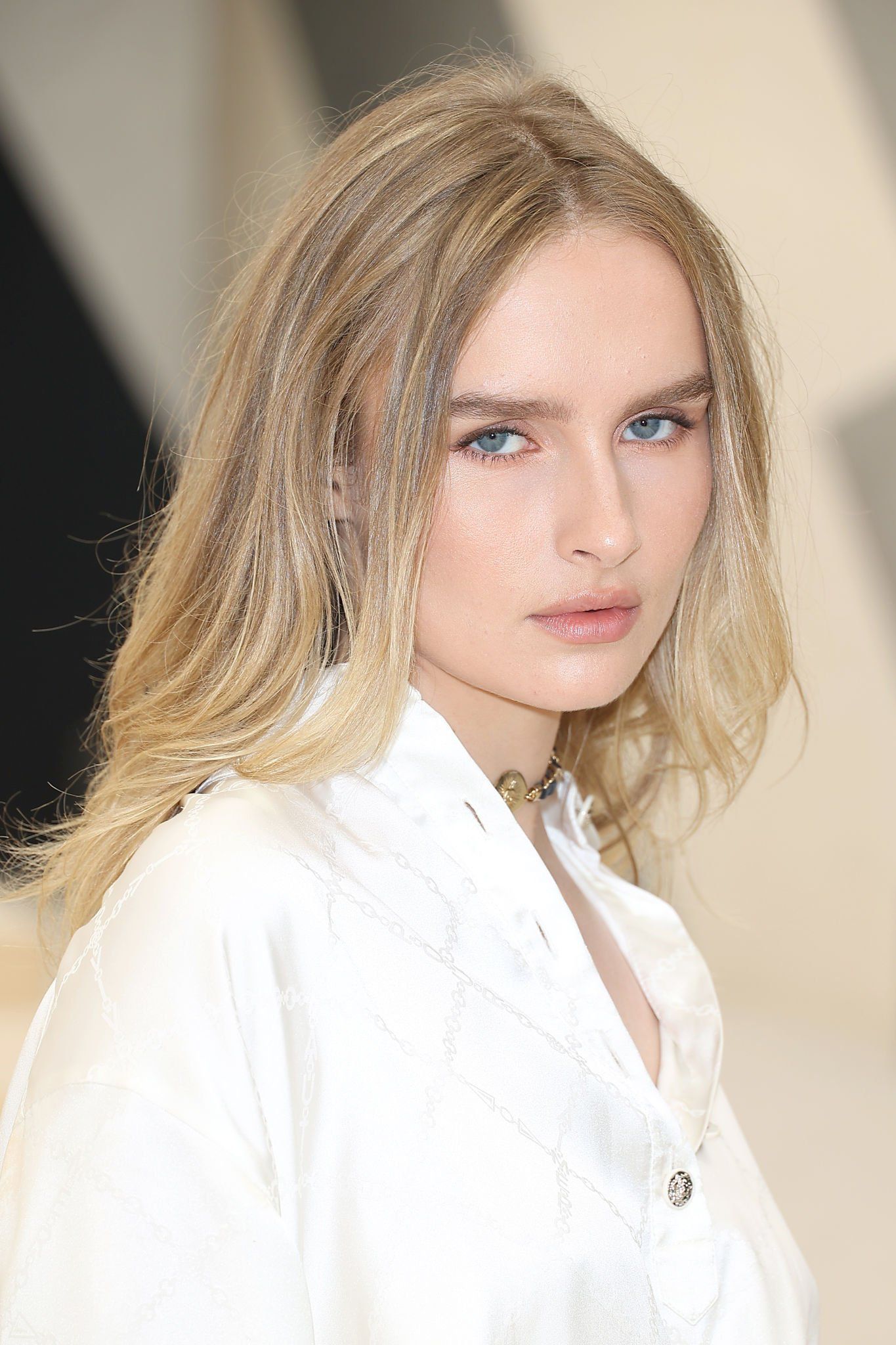 Olivia DeJonge — #123 Actrices más hermosas de Hollywood